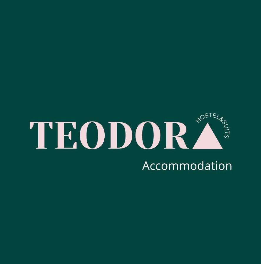 Teodora Accommodation Hostel&Suits OOporto Esterno foto
